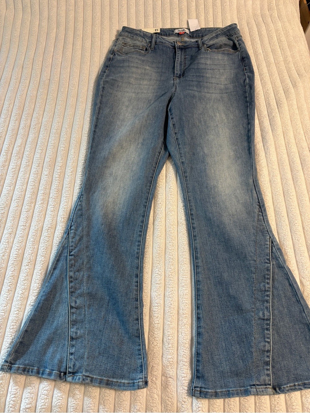 NWT Arula high rise Flare Jeans women’s 18 33.25” inseam tall back to school